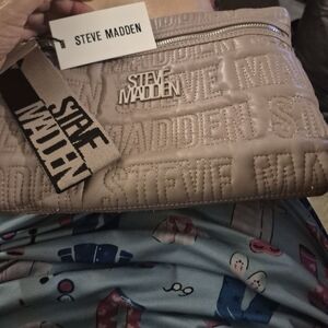 Steve Madden Mauve Wristlet